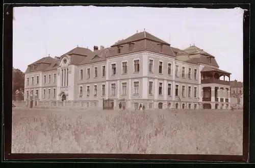 Fotografie Brück & Sohn Meissen, Ansicht Torgau / Elbe, Blick auf das Städtische Krankenhaus