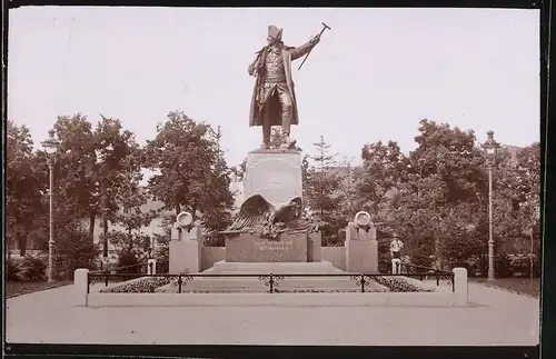 Fotografie Brück & Sohn Meissen, Ansicht Torgau / Elbe, Blick auf das Denkmal Friedrich des Grossen