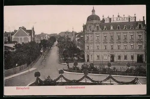 Relief-AK Bitterfeld, Lindenstrasse mit Hotel Kaiserhof