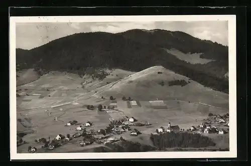 AK Bernau-Innerlehen i. bad. Schwarzwald, Gesamtansicht von einem Berg aus