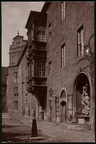 Fotografie Brück & Sohn Meissen, Ansicht Torgau / Elbe, Schloss Hartenfels, Hof mit Erker und Neptunbrunnen