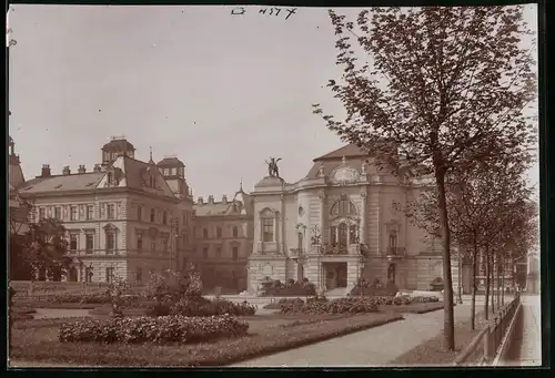 Fotografie Brück & Sohn Meissen, Ansicht Aussig / Elbe, Blick auf das Neue Theater und K.u.K. Postamt