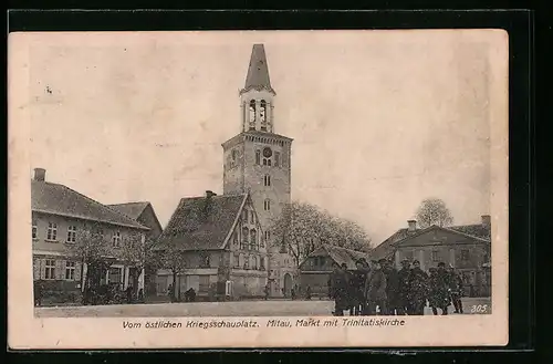 AK Mitau, Markt mit Trinitatiskirche und Soldatengruppe