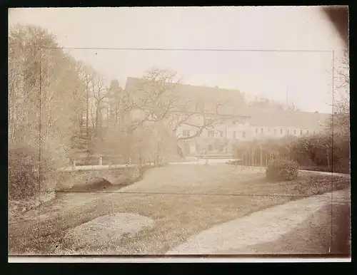 Fotografie Brück & Sohn Meissen, Ansicht Neukirchen b. Reinsberg, Blick auf das Rittergut Neukirchen