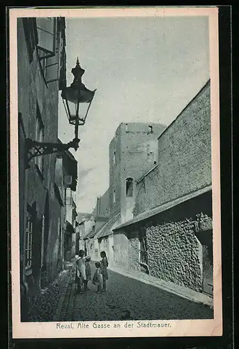 AK Reval, Strasse Alte Gasse an der Stadtmauer