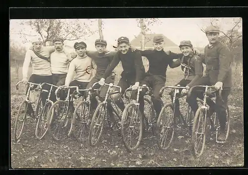 Foto-AK Radsportler vor einer Fahrt