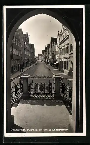 AK Donauwörth, Durchblick am Rathaus auf Reichsstrasse