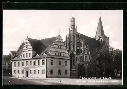 AK Sommerfeld /Nd.-Lausitz, Markt mit Rathaus und Stadtpfarrkirche