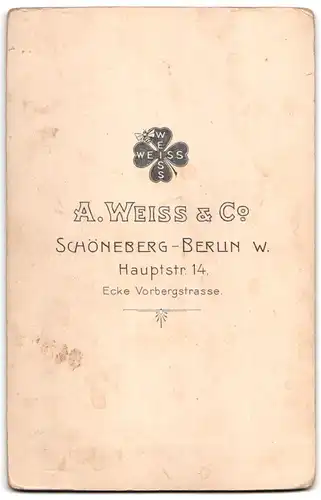 Fotografie A. Weiss & Co., Schöneberg-Berlin, Hauptstr. 14 Ecke Vorbergstrasse, Älterer Herr im Anzug mit Schnauzbart