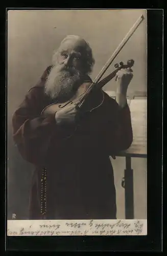 AK Alter Mann spielt auf einer Geige