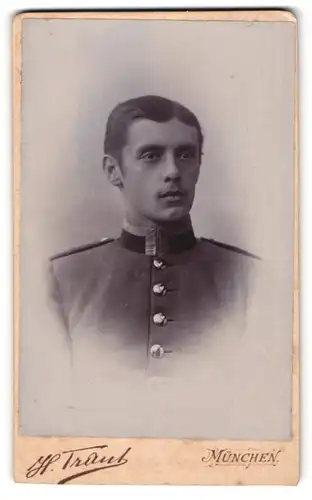 Fotografie H. Traut, München, Herzog-Wilhelm-Strasse 32 II, Junger Uffz. in Uniform