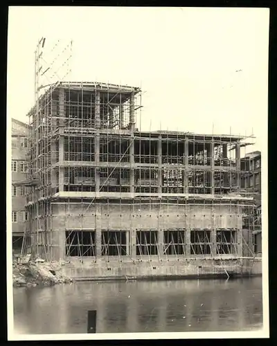 Fotografie Drossel, Hamburg.-Altona, Ansicht Hamburg, Rohbau mit Baugerüst Norddeutscher Stahlrohr-Gerüstbau