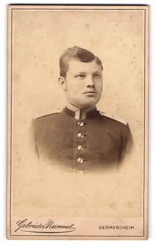 Fotografie Gebrüder Rummel, Germersheim, Junger Uffz. in Uniform