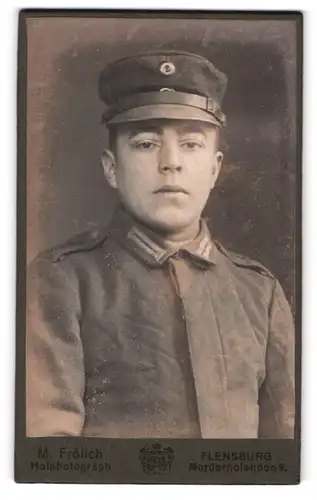 Fotografie M. Frölich, Flensburg, Noderhofenden 9, Gardesoldat Thomas Hanse in Feldgrau