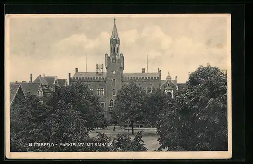 AK Bitterfeld, Marktplatz mit Rathaus