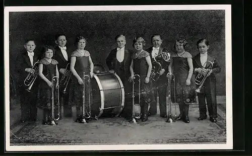 AK Magdeburg, Werftstrasse, Willy Heep Liliputaner - Künstler - Truppe in Abendgarderobe