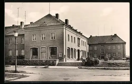 AK Hohenmölsen, Ernst-Thälmann-Strasse mit Geschäftshaus