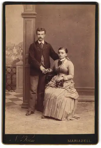 Fotografie Nicolaus Kuss, Mariazell, Wienergasse 61, bürgerliches Ehepaar im eleganten Aufzug