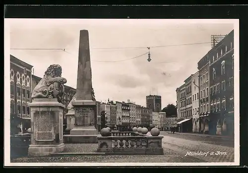 AK Mühldorf a. Inn, Marktplatz mit Denkmal