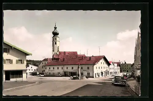 AK Triftern /Ndb., Ortsansicht mit Kirche und Gasthof Zum Hofwirt