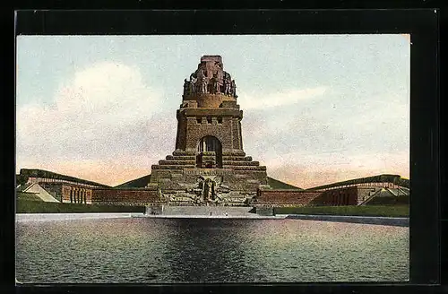 AK Leipzig, Völkerschlachtdenkmal, Ortsansicht vom Wasserbecken aus