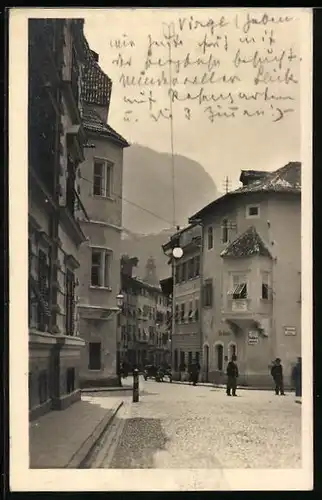 AK Bozen, Strasse Bindergasse mit Passanten