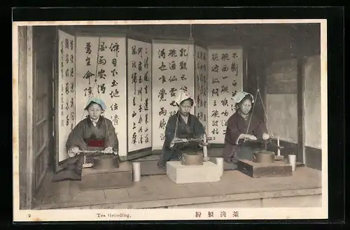 AK Japanische Frauen beim Mahlen von Tee