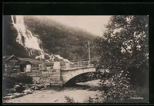 AK Tvindefos, Brücke und Wasserfall