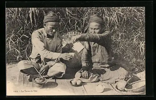 AK Vietnam, La Tasse de Thé, Zwei Einheimische trinken Tee