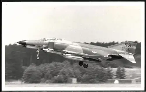 Fotografie Flugzeug McDonnell F-4 Phantom der US-Air Force, 74RS-659 in Tarnfarbe / Camouflage beim Start