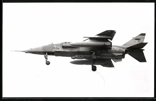 Fotografie Flugzeug SEPECAT Jaguar, Jagdbomber No. A-144 im Flug