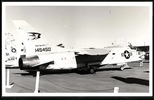 Fotografie Flugzeug Vought F-8 Crusader der US-Navy, NMC 145450