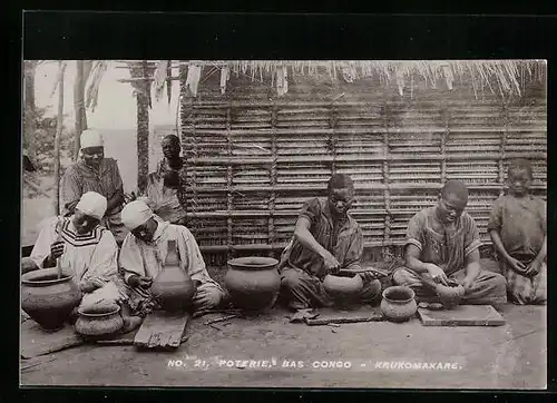 AK Congo, Töpfer vor ihrer Hütte, Krukomakare