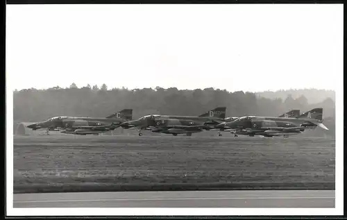 Fotografie Flugzeug McDonnell Douglas F-4 Phantom II Sharkmouth, USAF Vierer-Formation