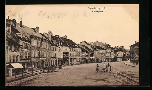 AK Saarburg i. L., Marktplatz mit Häuserzeile