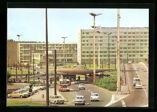 AK Halle /Saale, Ernst-Thälmann-Platz mit Hochstrasse, Omnibus