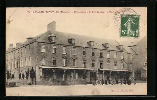 AK Pont-L`Abbé-Picauville, Communauté du Bon Sauveur, Cour d`Entrée