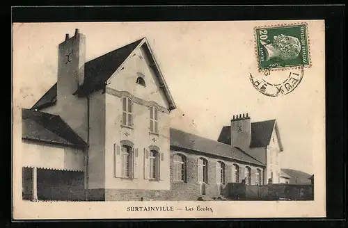 AK Surtainville, Les Écoles