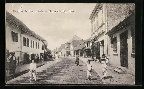 AK Bos. Brod, Strassenpartie mit Einwohnern und Kindern