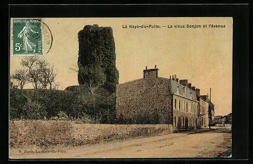 AK La Haye-du-Puits, le vieux Donjon et l'Avenue