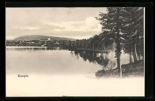 AK Kuopio, Blick übers Wasser auf den Ort