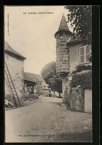 AK Saint-Martin-Valmeroux, Strassenpartie mit Häusern