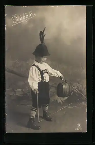 AK Kleiner Junge in Tracht spielt mit Diabolo Spielzeug