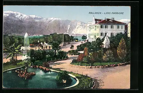 AK Pallanza, Lago Maggiore, Parkanlagen mit Springbrunnen und Blick auf die Bergspitzen