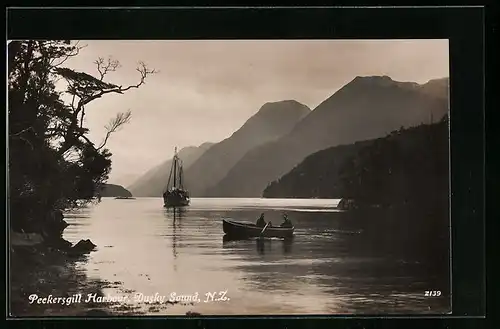 AK Peckersgill Harbour /Dusky Sound, Boot in Ufernähe