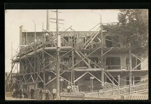 AK Oberfriedersdorf, Baustelle mit Holzgerüst