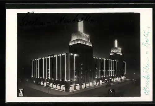 AK Berlin-Neukölln, Karstadt Warenhaus am Hermannplatz bei Nacht