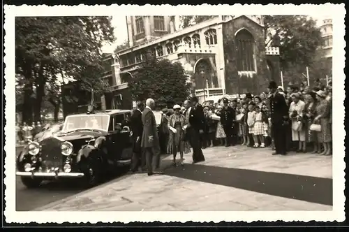 Fotografie Queen Elisabeth II. von England nebst Prinz Philipp bei einem Empfang in London 1959