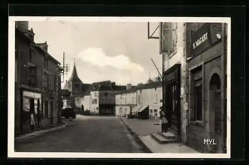 AK Lussac-les-Chateaux, Place Saint-Sonin