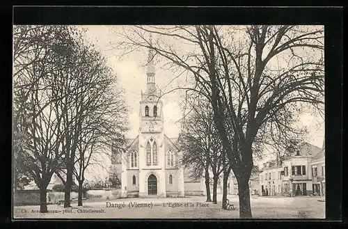 AK Dangé, L`Eglise et la Place